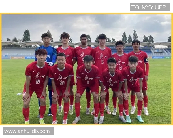 广州足球队在冠军赛中的战术分析与表现评估